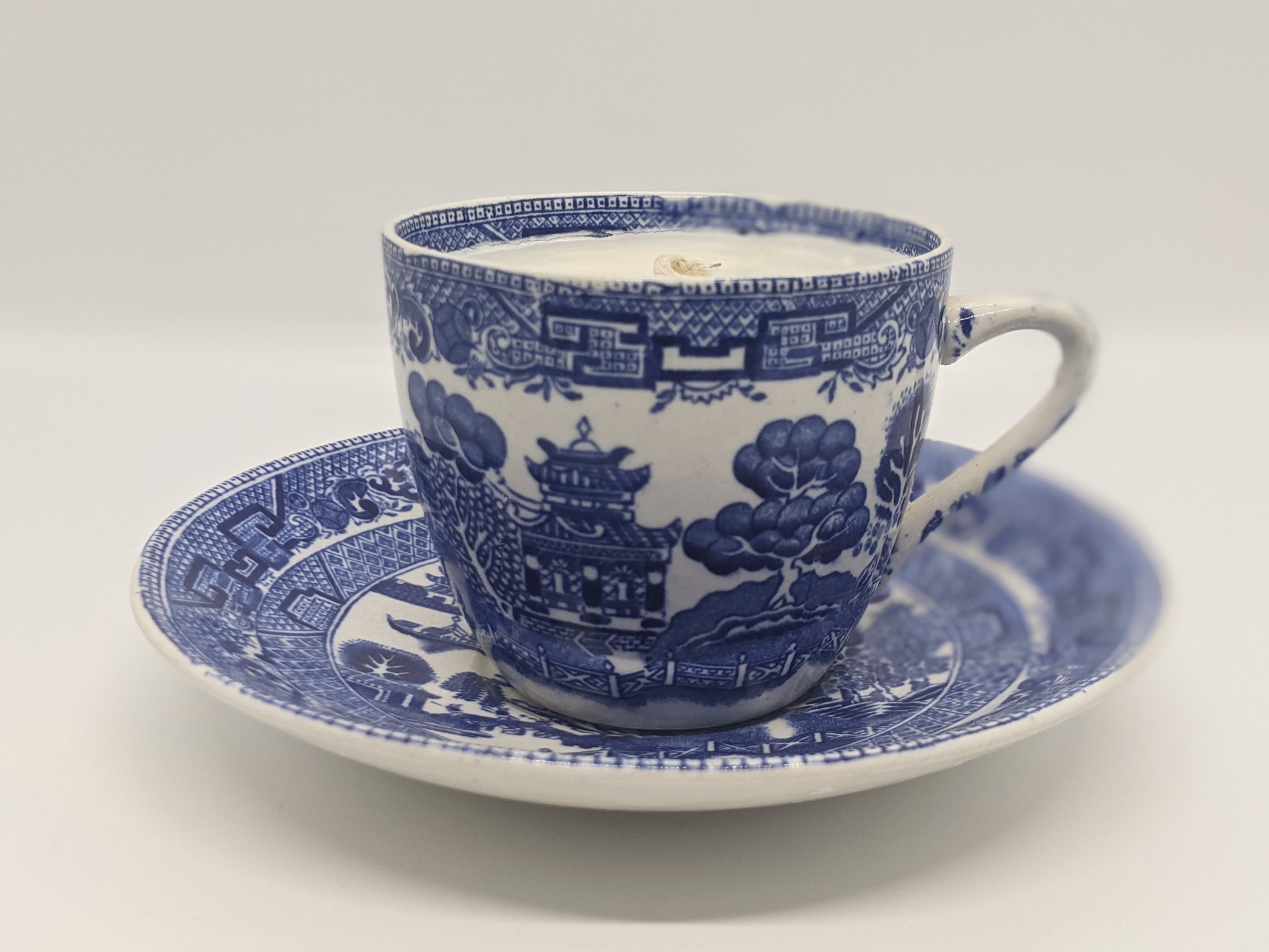 Wedgwood & Co 'Willow' pattern teacup and saucer c 1910